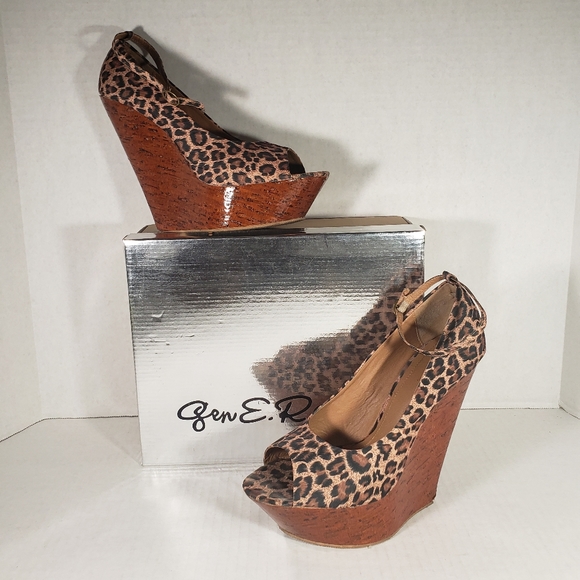 Women's GenE.R.ation Grady3 Leppard 6in Wedges - Picture 1 of 7